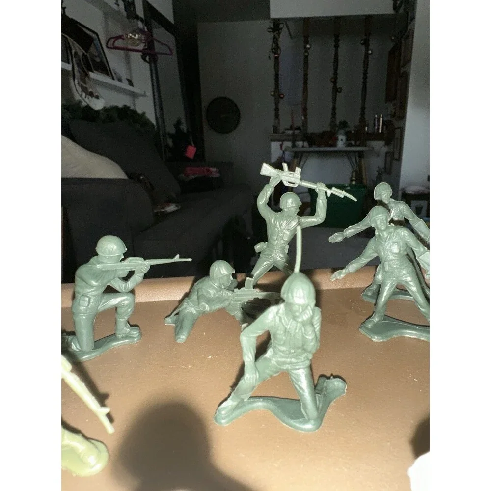 Lot of 13 Vintage 2” Plastic Army Men Soldiers Green Tan Bazooka Rocket Poses